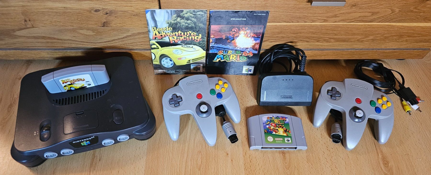 Nintendo Console: NINTENDO 64 Konsole // 2 Controller // Games mit Handbuch – Usato da Ochlenberg venduto da on3x