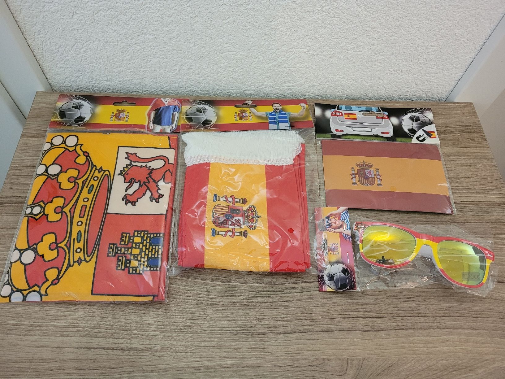 Bandiere: Fan-Set de divers articles - Espagne Spain Spanien – Nuovo e nell'imballaggio originale da Yverdon-les-Bains venduto da lalolo64