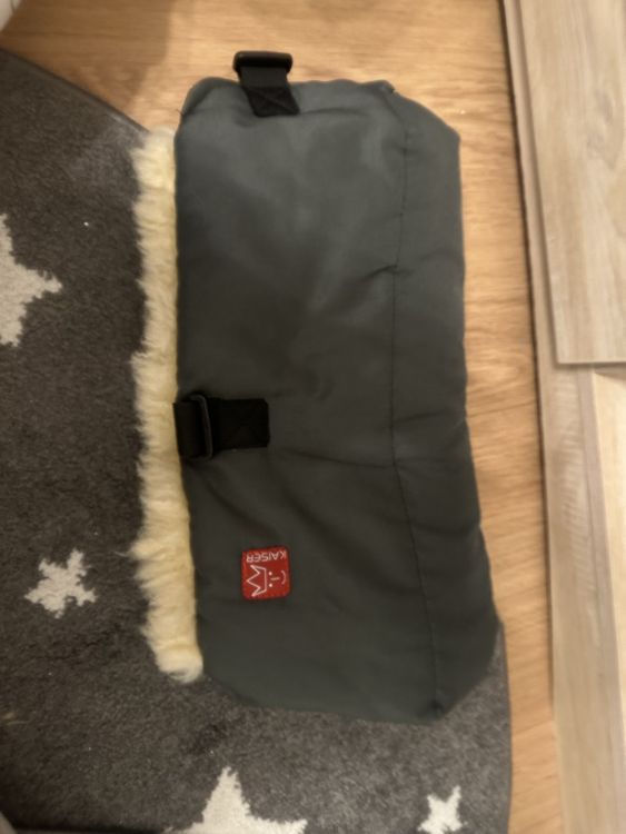 Kaiser Altro in  Abbigliamento & Accessori: Kaiser Handwärmer  – Usato da Männedorf venduto da Cor-Ma92