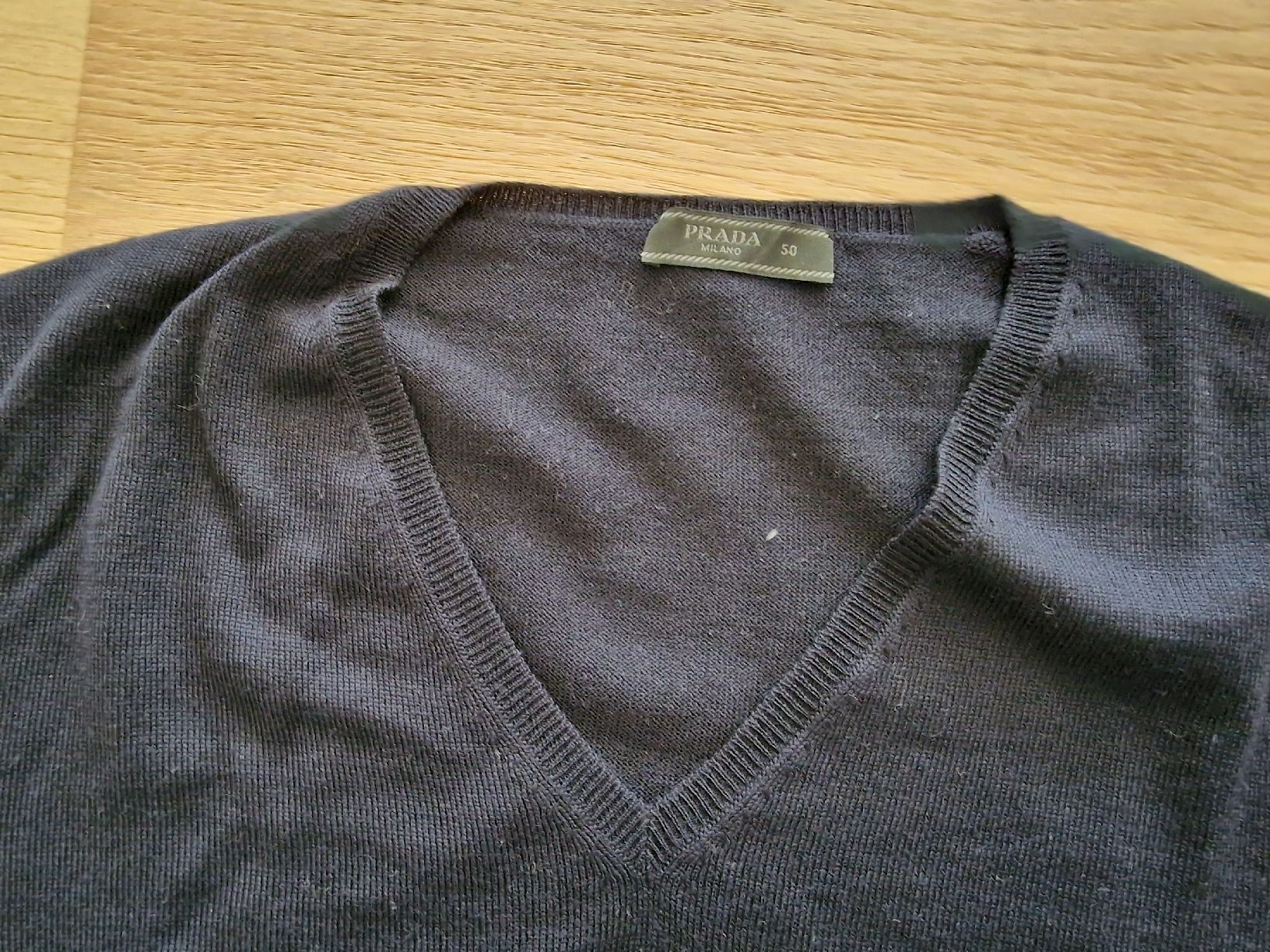 Prada Pulls & Sweat-shirts: PRADA Pullover V-Ausschnitt dunkelblau Grösse 50 – D'occasion à Allenwinden par Babo2 1