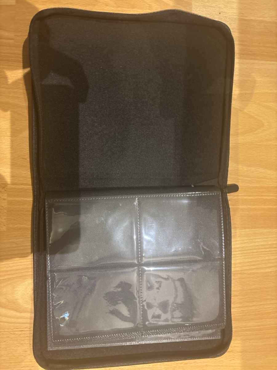 Cartes à collectionner: Trading Card Binder 4spaces with Toploader  – D'occasion à Anglikon par raf_7sml 1