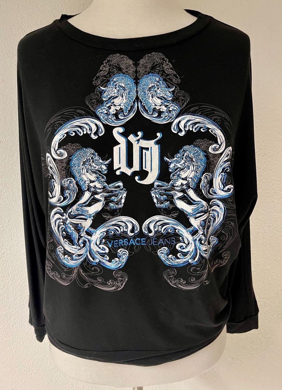 Versace T-shirt: VERSACE Shirt Gr 40 – Usato da Hildisrieden venduto da Inna71