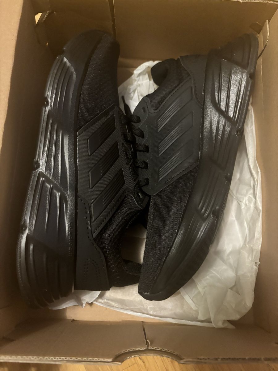 Adidas Herrenschuhe: Adidas Schuhe – Neu und originalverpackt aus Zürich von infoDSSWISS