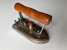 Antikes Bügeleisen
