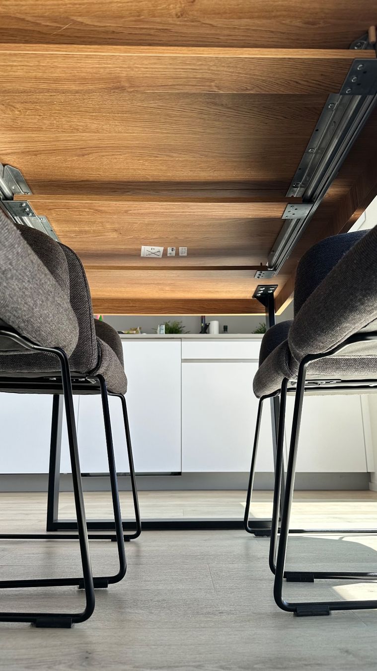 Set di tavolo e panche: Ikea Esstisch und 4 Esszimmerstühle. – Usato da Zürich venduto da gab_t8g7 2