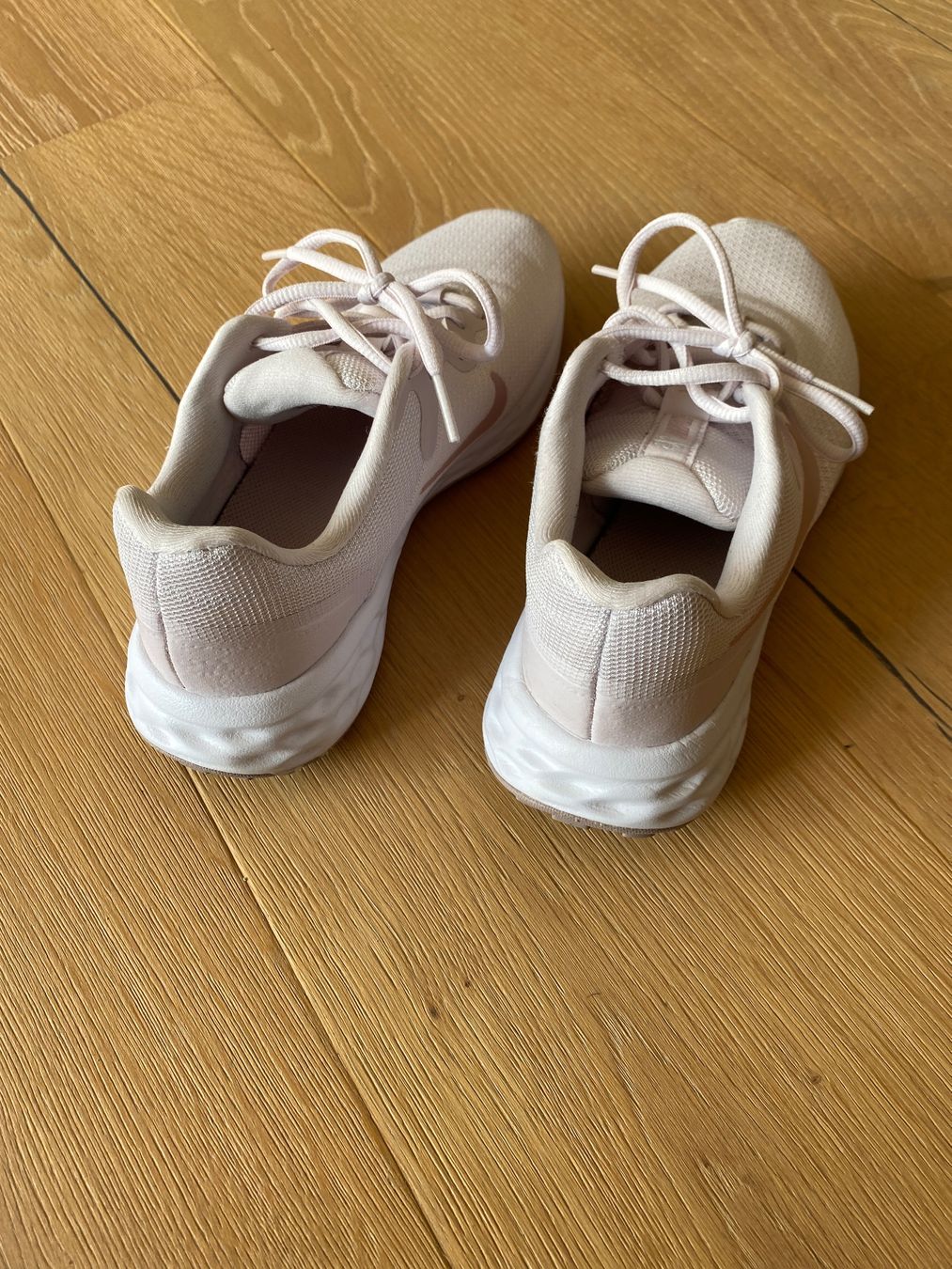Nike Damenschuhe: Baskets NIKE rose pâle – Gebraucht aus Rossemaison von Bird19 2