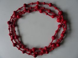 Knallrote Korallen-Kette