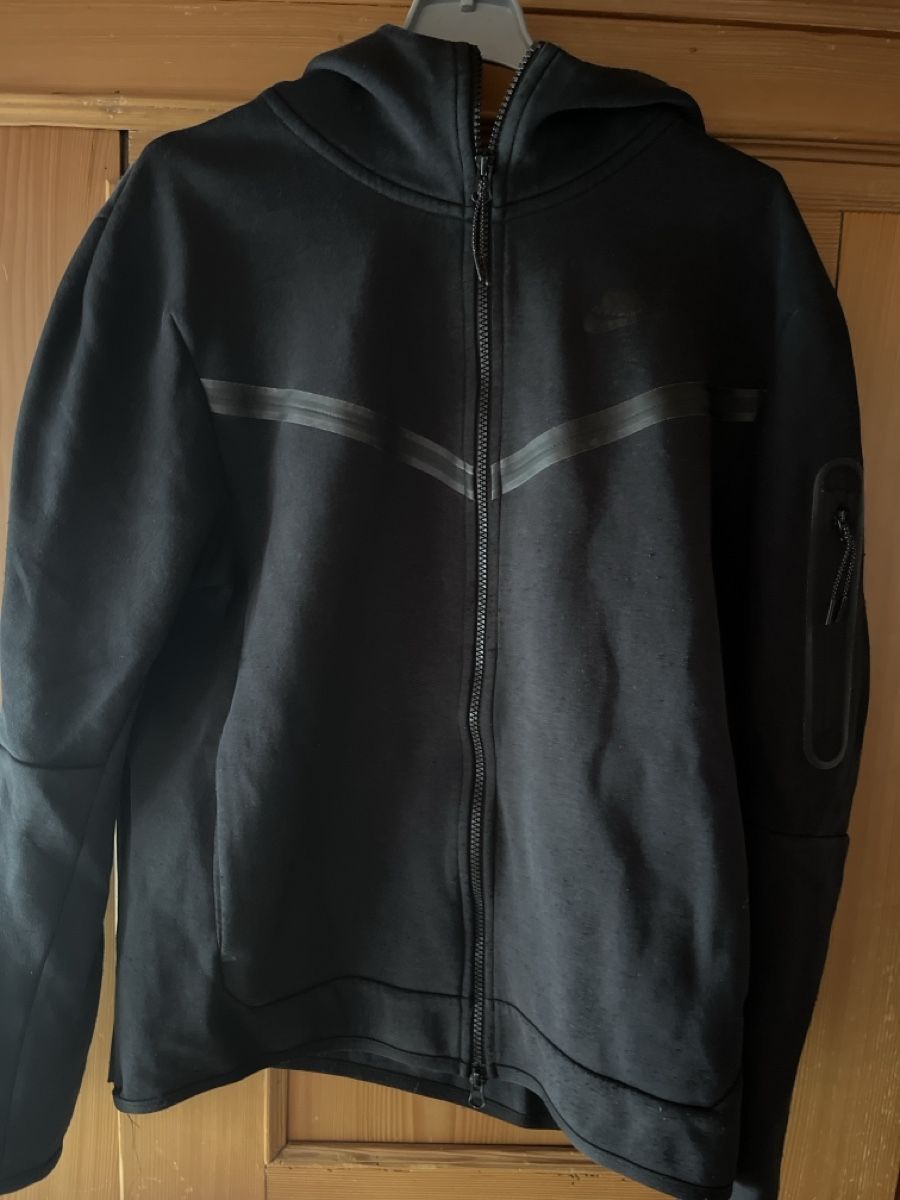 Nike Pulls & Sweat-shirts: Nike Tech oberteil – D'occasion à Arlesheim par lib_9plq
