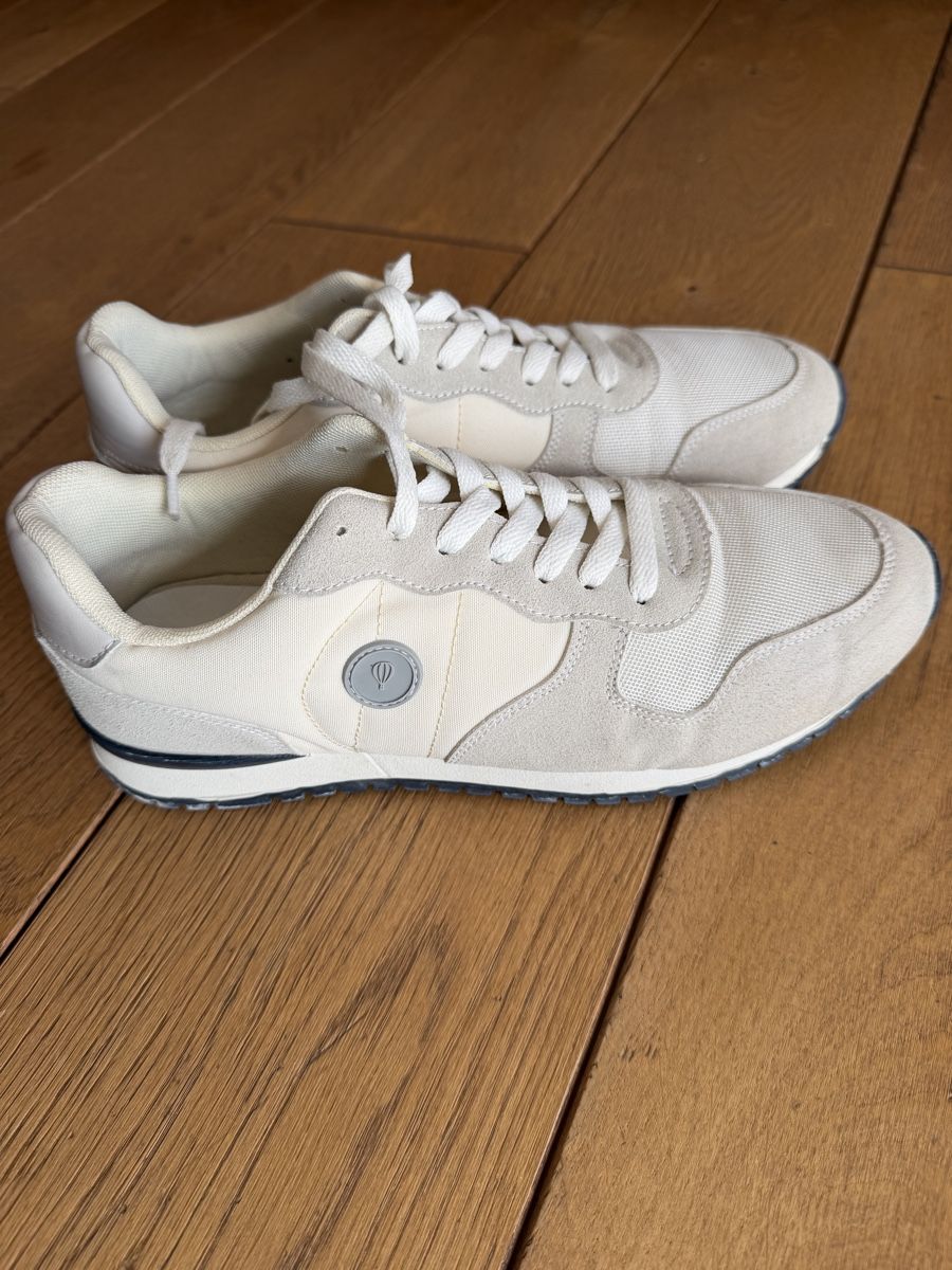 Damenschuhe: Sneaker cremefarben Gr. 41 – Neu (gemäss Beschreibung) aus Herznach von Deissw