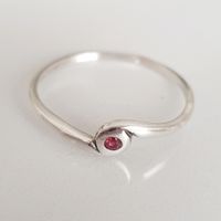 feine Ring aus 925er silber  mit kleine Rubin gr 18,9 mm