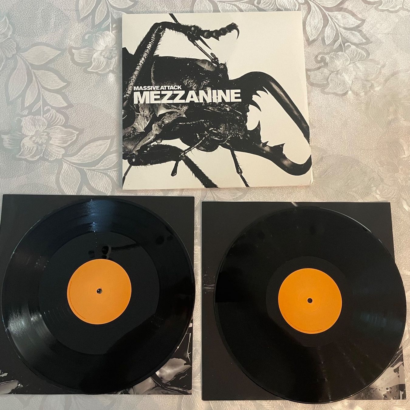 Schallplatten: MASSIVE ATTACK - MEZZANINE – Gebraucht aus Zürich von  2