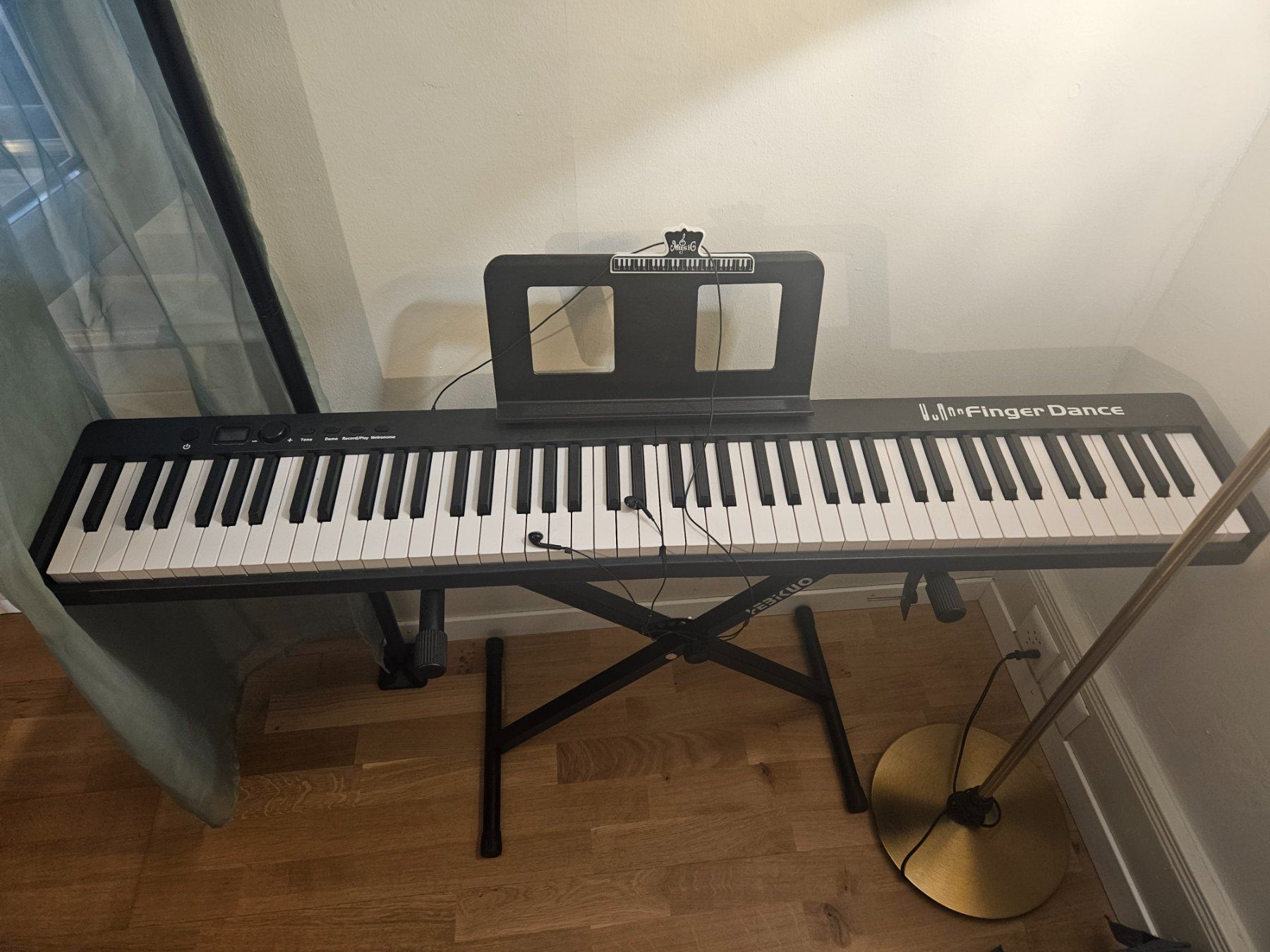 Musikinstrumente: FingerDance klappbares Keyboard 88 Tasten – Gebraucht aus Luzern von KleinkramLuzern