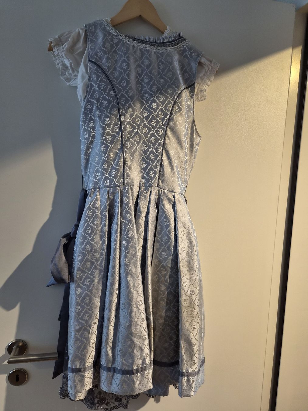 Krüger Vestiti: Krüger Dirndl (38) mit Bluse – Usato da Oberengstringen venduto da ste_5vzc 1
