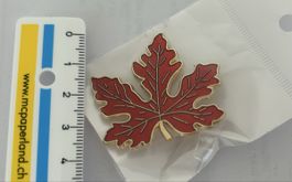 Brooch - red maple leaf - new