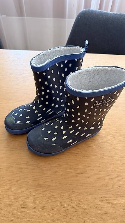 Scarpe per ragazze: Gummistiefel Mädchen Gr 32 – Usato da Einsiedeln venduto da Wontom