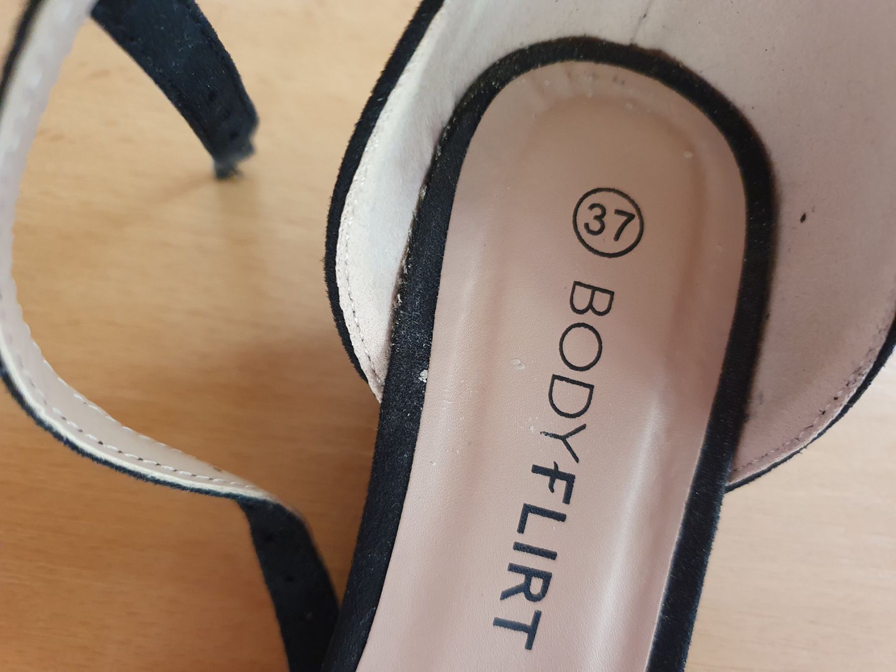 Scarpe da donna: Keilsandalen schwarz – Usato da Bärau venduto da schneider_lein 4