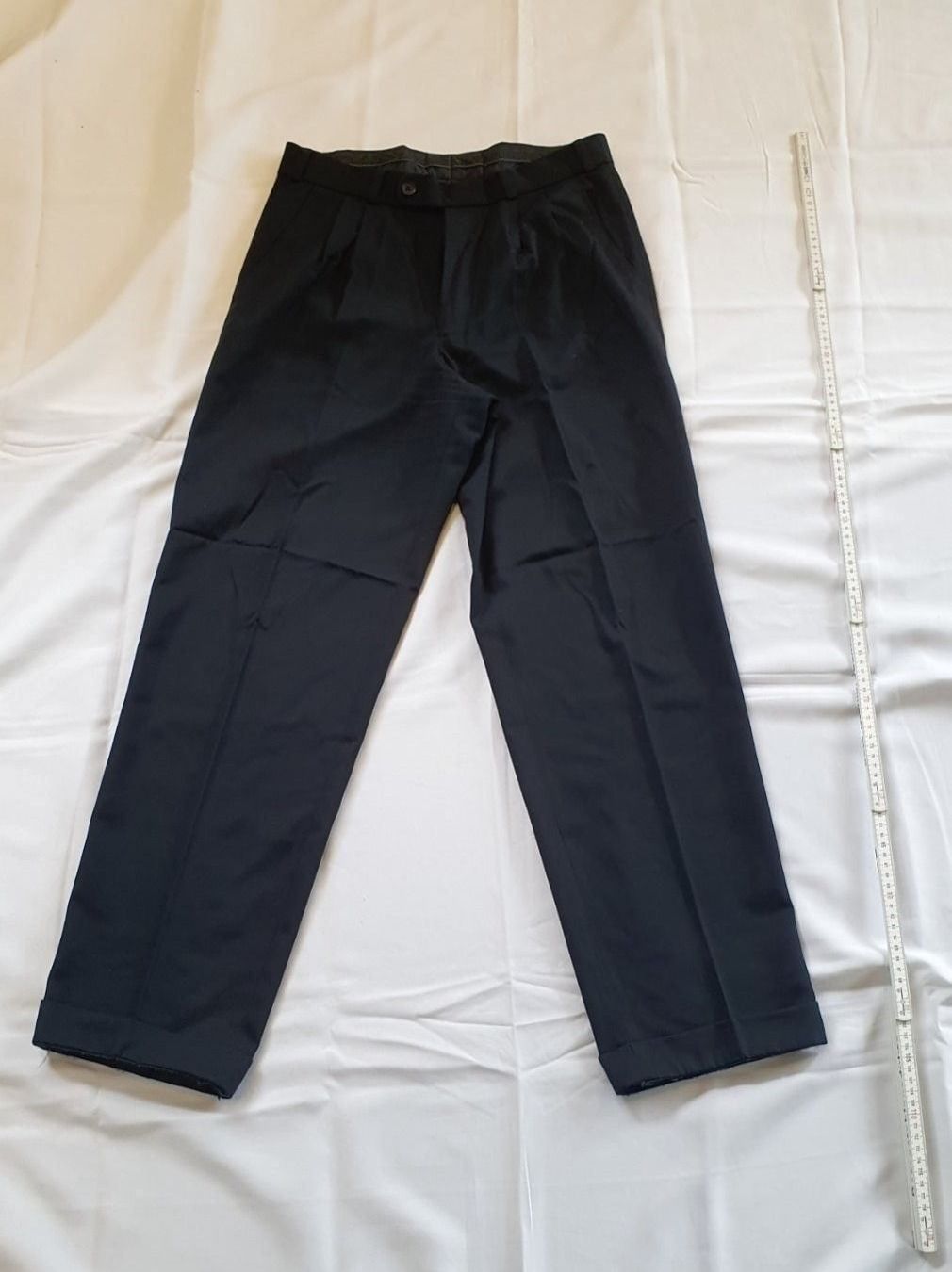 Pantaloni: Anzugs Bügelfalten Hose – Usato da Niederbuchsiten venduto da klengyel 1