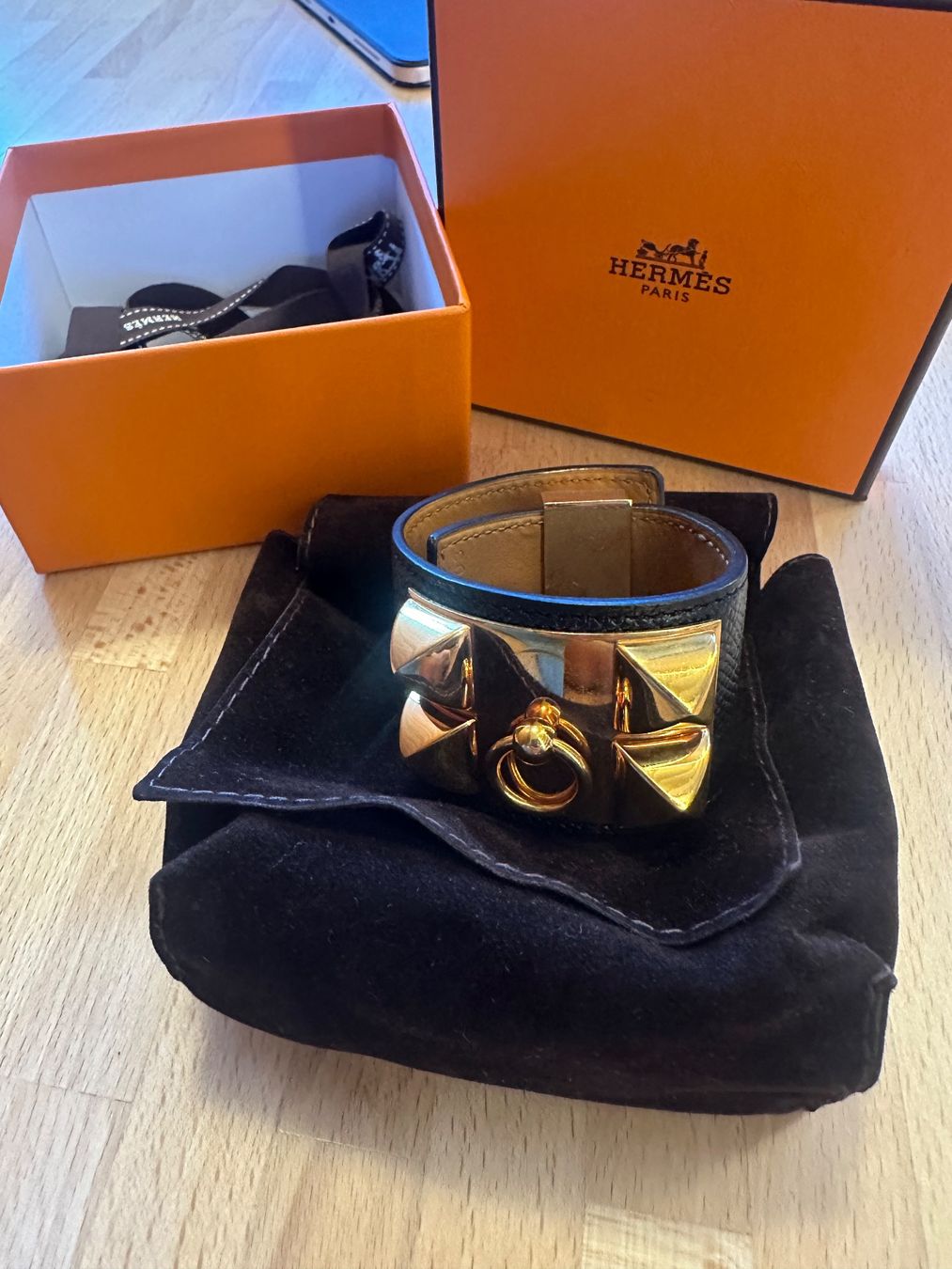 Hermès Bracciali & Braccialetti: Hermes Collier de chien leather bracelet – Usato da Luzern venduto da Miausie 1