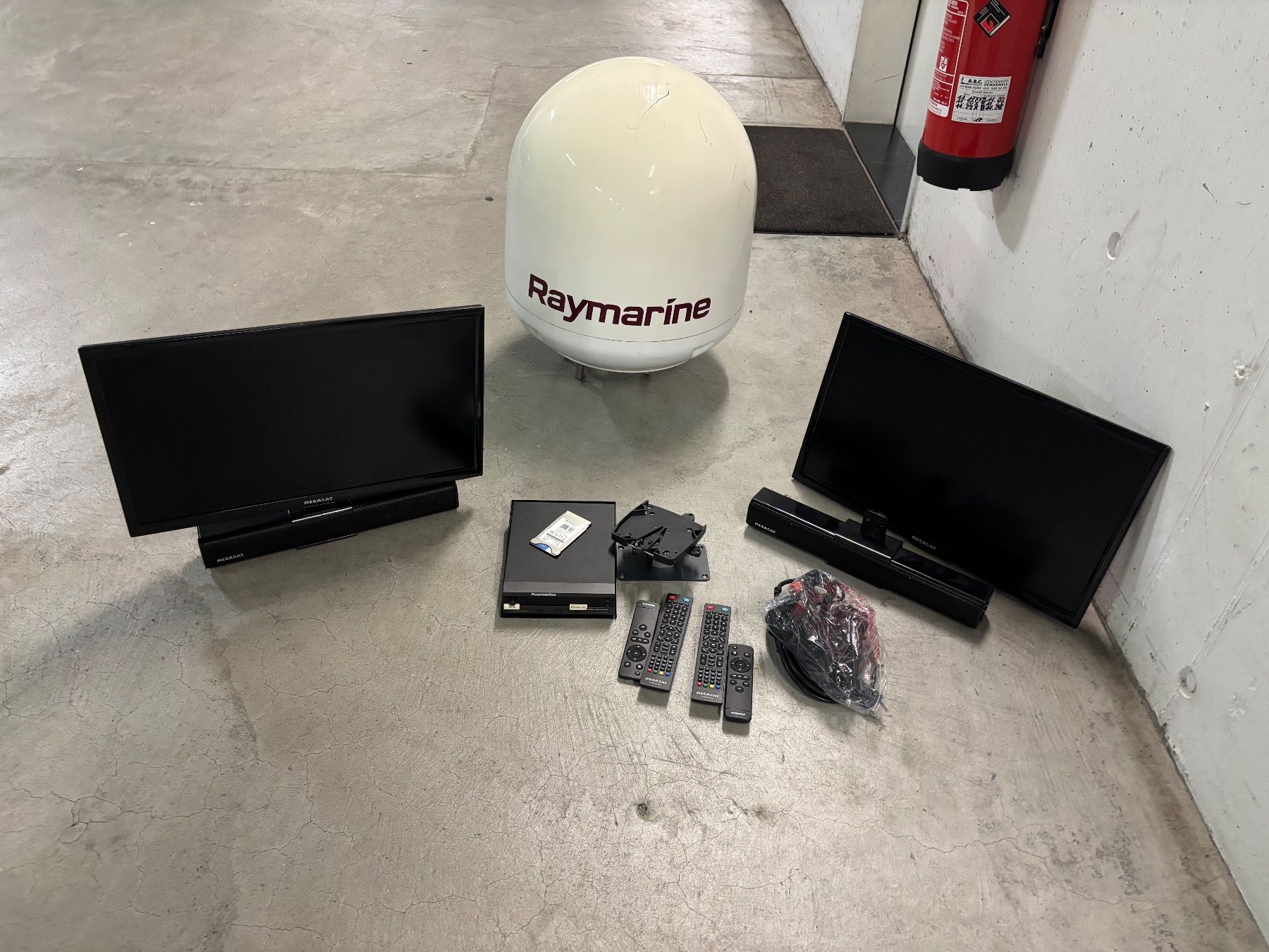 Satellitenschüssel: Raymarine SAT-TV-Anlage – Gebraucht aus Baden von carolee29