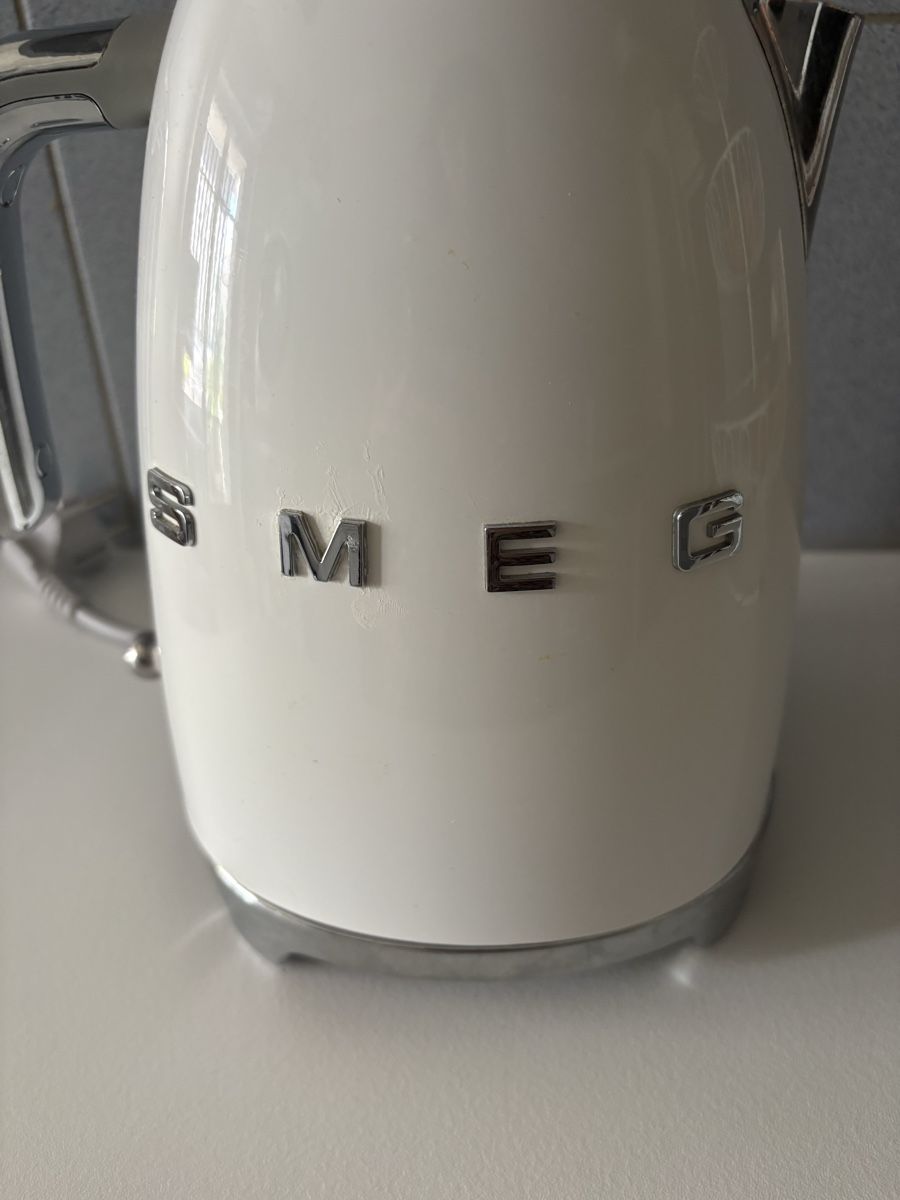 Smeg Bollitori: Bouilloire SMEG blanche prise française – Usato da Genève venduto da cec_6qrf 1