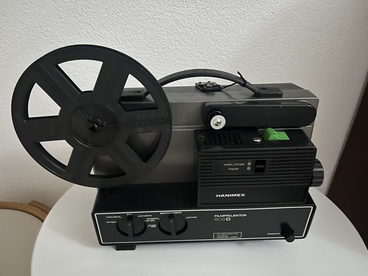 Proiettori: Proiettore film 8mm e super 8mm – Usato da Pregassona venduto da simone.carpeggiani