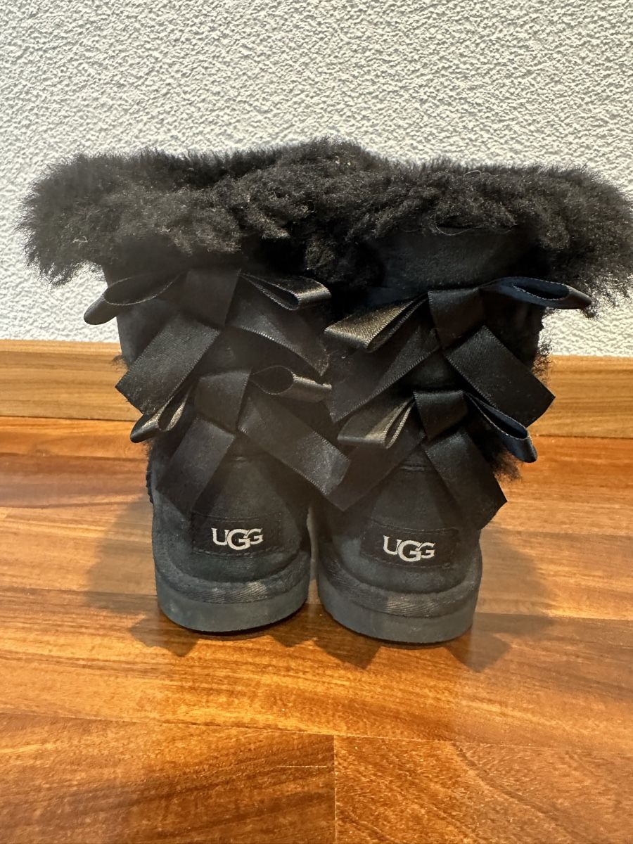 Ugg Schuhe für Mädchen: UGG Gr. 32,5 – Gebraucht aus Glattpark(Opfikon) von Glatt19