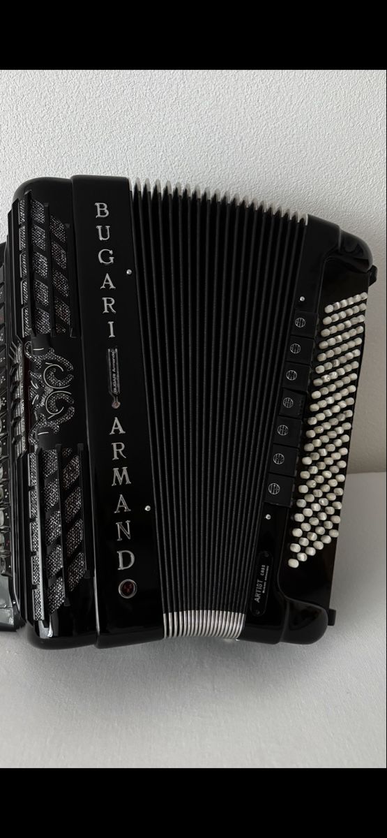 Strumenti musicali: Akkordeon Bugari Armando Artist – Usato da Niederweningen venduto da sta_ml69