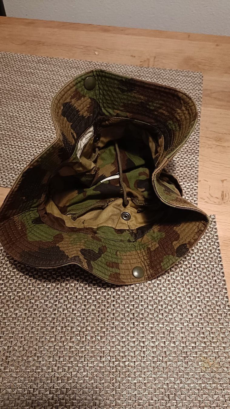 Schweizer Armee Copricapi, berretti & cappellini: Original Jungle Hat 58 (Späher) – Usato da Neuenkirch venduto da Sickman 1