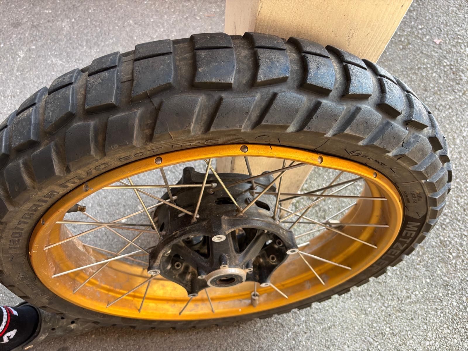 BMW Felgen: Jante à rayons moto BMW – Gebraucht aus Collombey von qua_lb8f 1