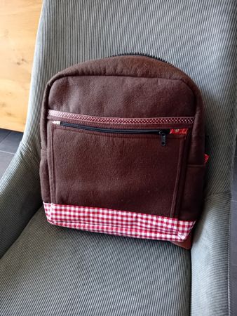 Rucksack braun mit Karomuster gefüttert,