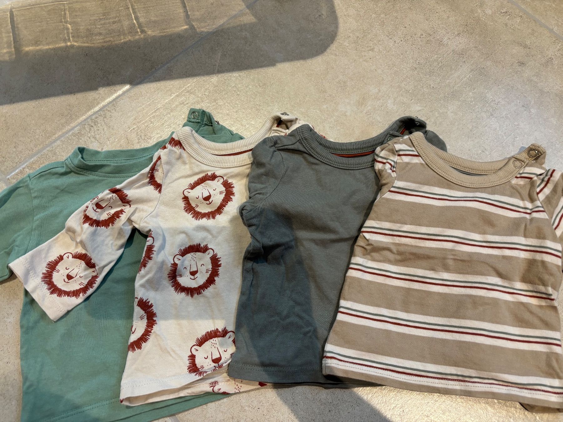 C&A Pullover & Sweatshirts: Lot pull bébé – Gebraucht aus Bressaucourt von Lamu