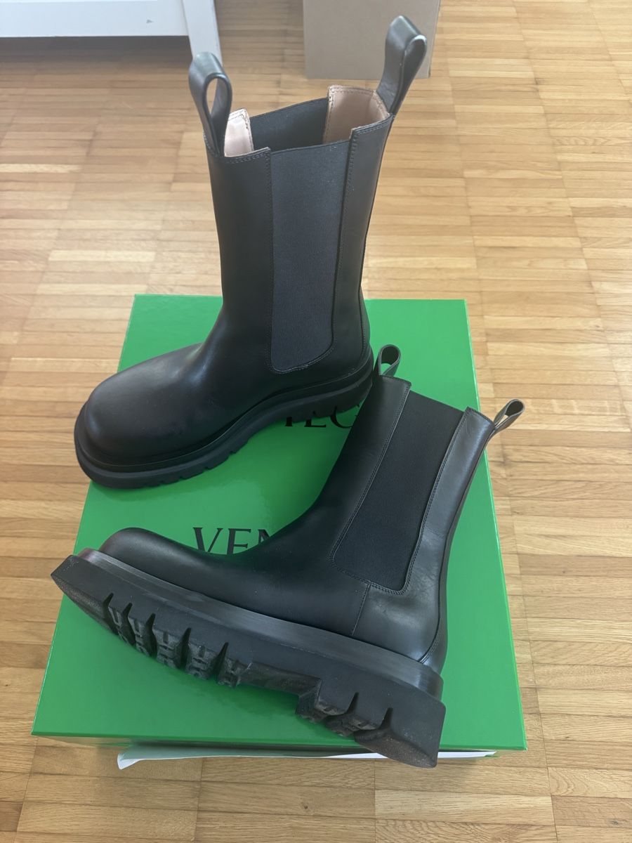 Bottega Veneta Damenschuhe: 2 Grösse BOTTEGA VENETA Lug Stiefelet  Gr.38 oder Gr.37 – Neu und originalverpackt aus Pfäffikon SZ von EMMA0111 1