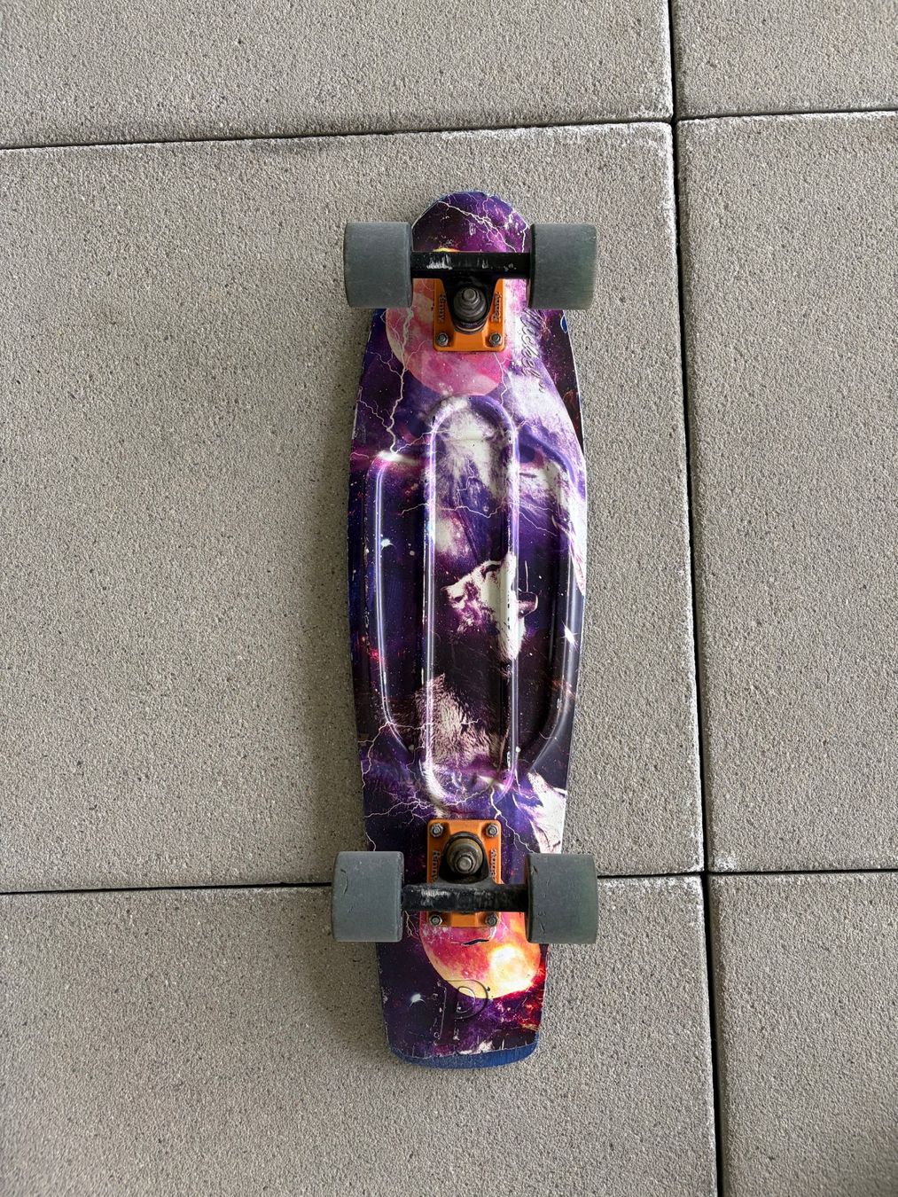 Penny Skateboards Skateboards: Penny Board mit Wolfsprint – Usato da Lenzburg venduto da Kawahara