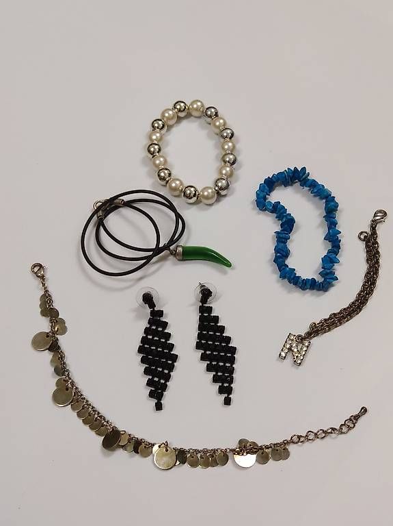 Orecchini pendenti & Orecchini a lobo: Modeschmuck (Armbänder, Kette, Ohrringe) – Usato da Engwang venduto da nln_5fym