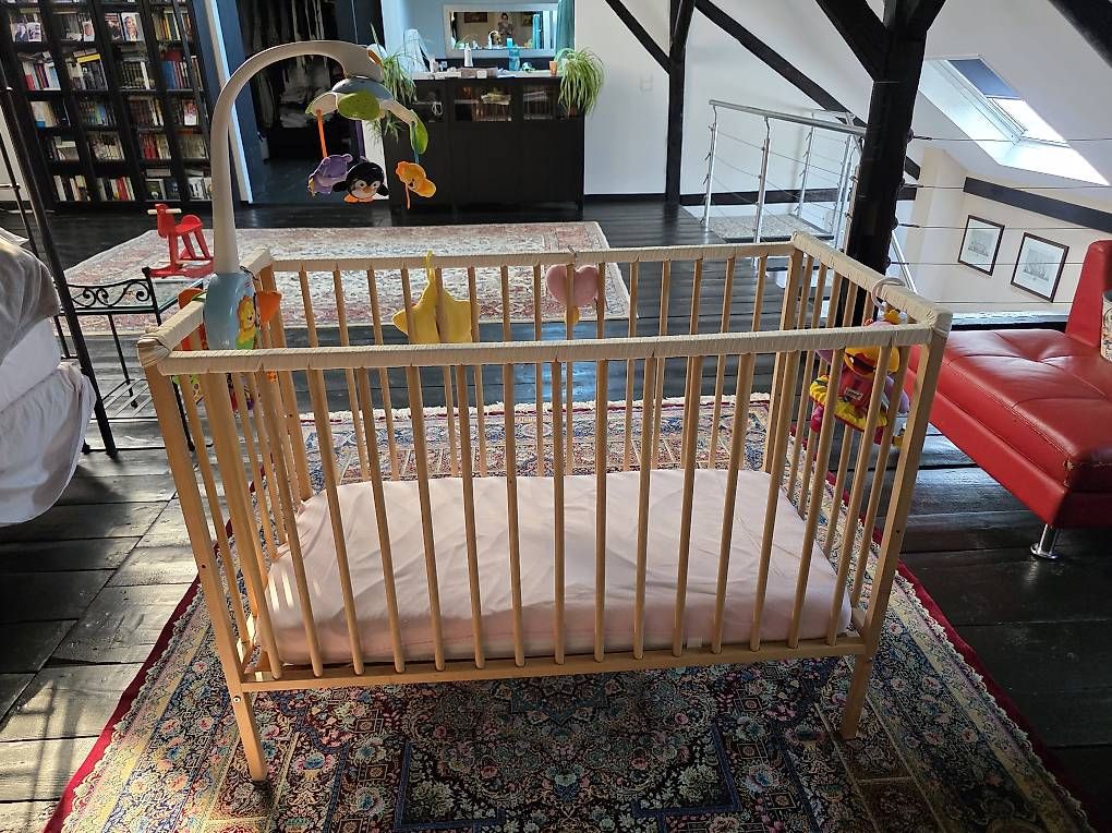 Letti: Lit bébé en bois avec 2 matelas – Usato da Genève venduto da kat_m7lj 3