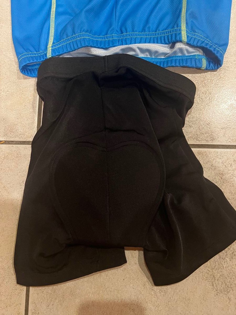 Lots de vêtements: Radbekleidung Set – D'occasion à Veltheim AG par viome 3