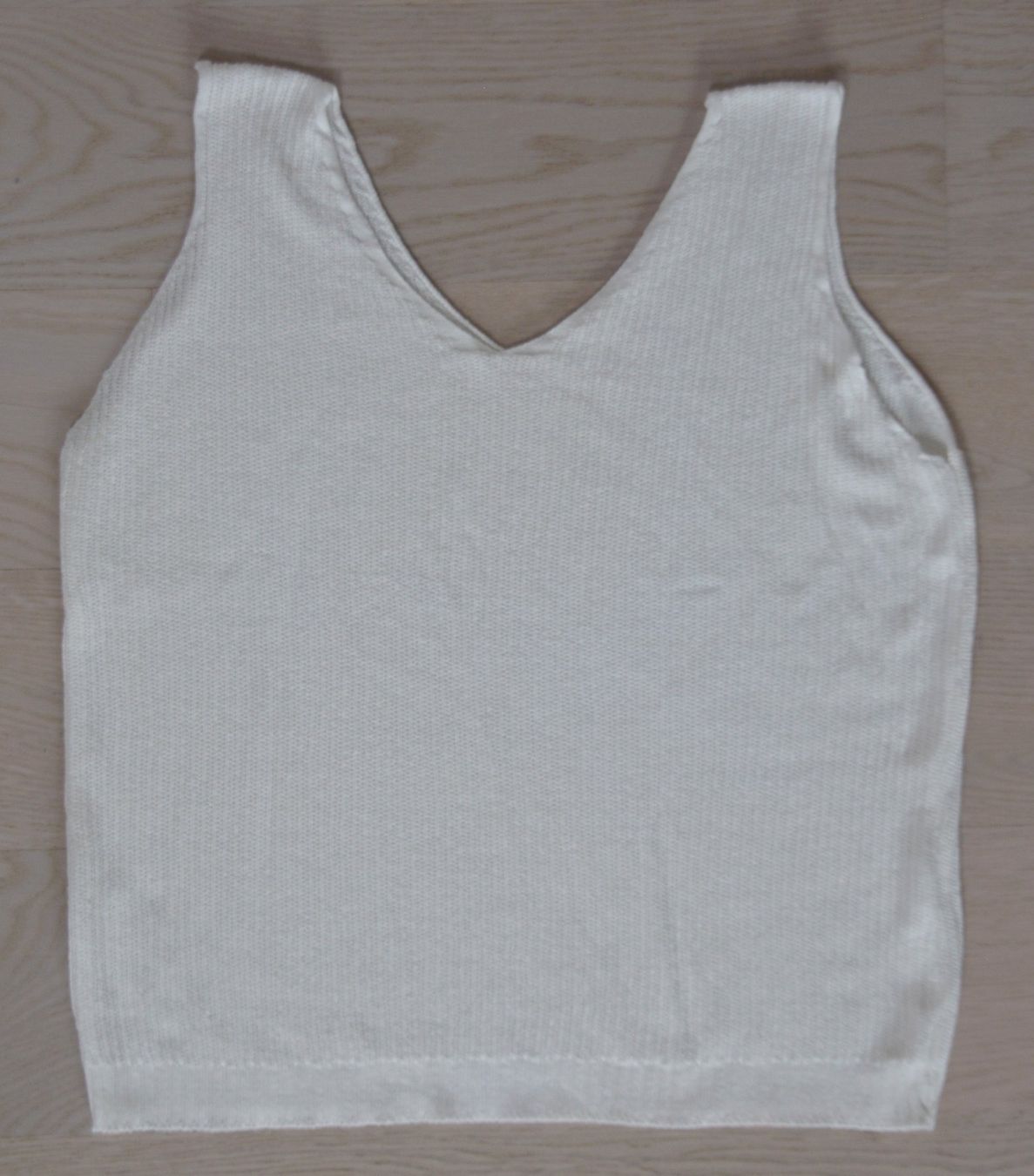 Top: Ecru farbiges Top / Shirt mit Rippstruktur – Usato da Niederhasli venduto da littledrop