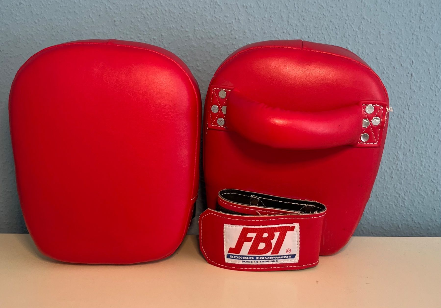 Guanti & manicotti: Set Boxhandschuhe und Pratzen – Usato da Zürich venduto da bib_trj7 4