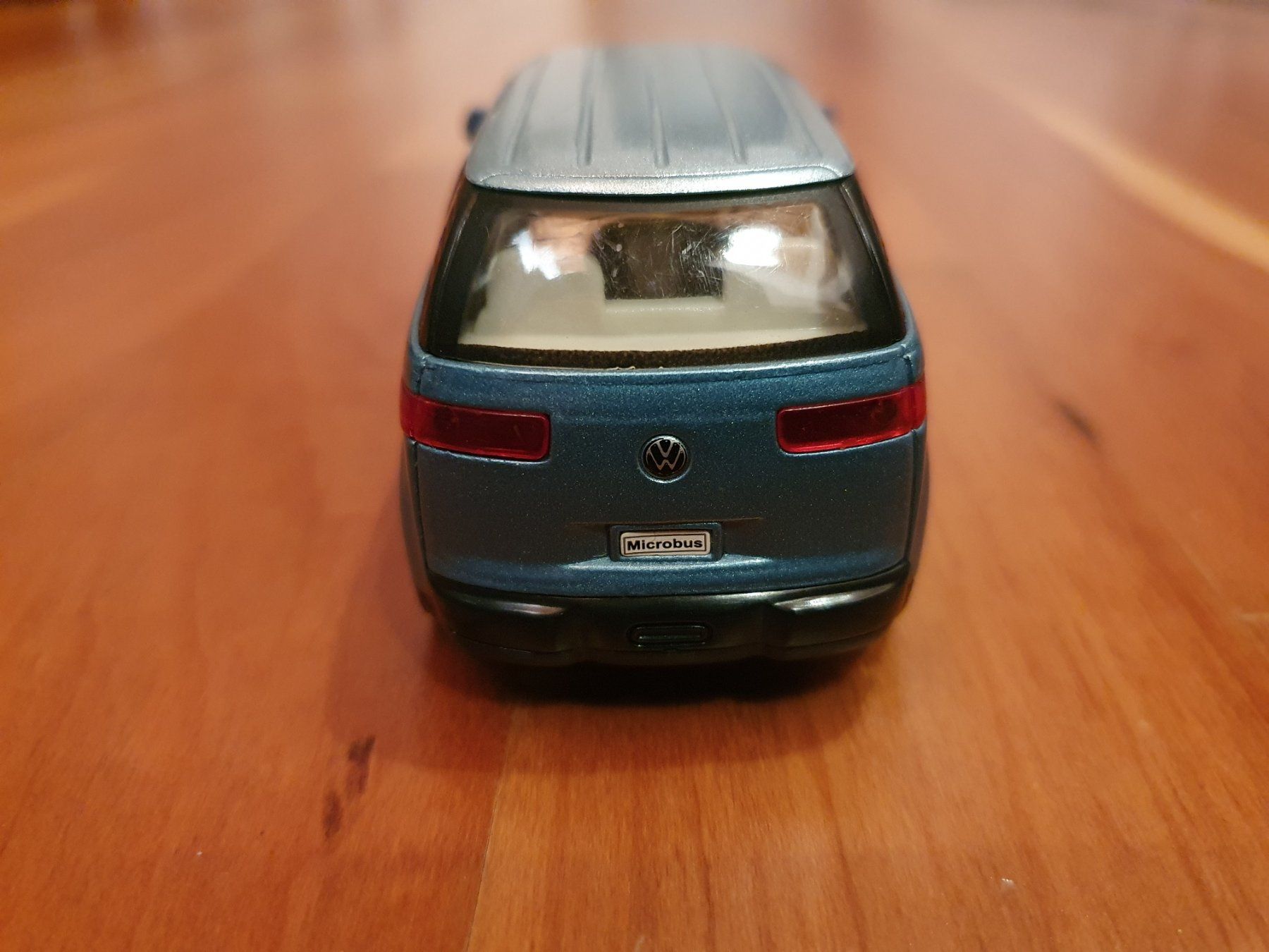 Volkswagen Modellini d'auto: VW Microbus Massstab 1:43 von Welly – Usato da Triesen venduto da platzproblem1 3
