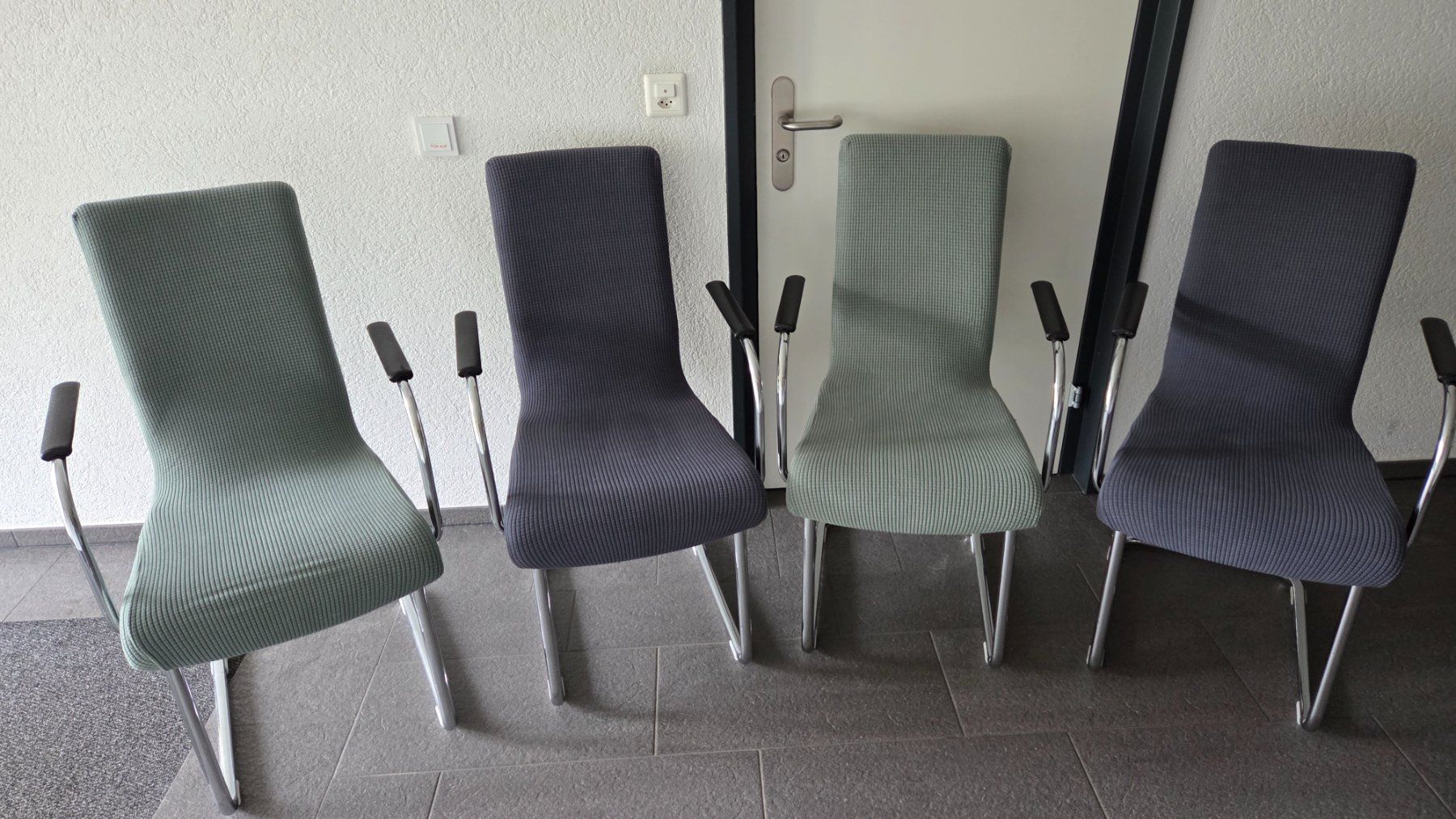 Sedie: 4 Echtleder Stühle schwarz – Usato da Oberwangen b. Bern venduto da Mesimo 3