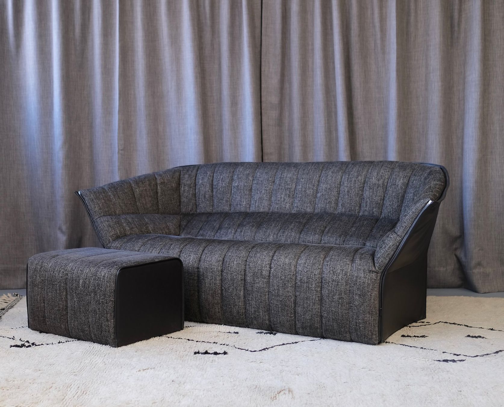 Ligne Roset Divani: Sofa & Hocker MOËL von Ligne Roset – Usato da Bern venduto da Zmodern_CON 1