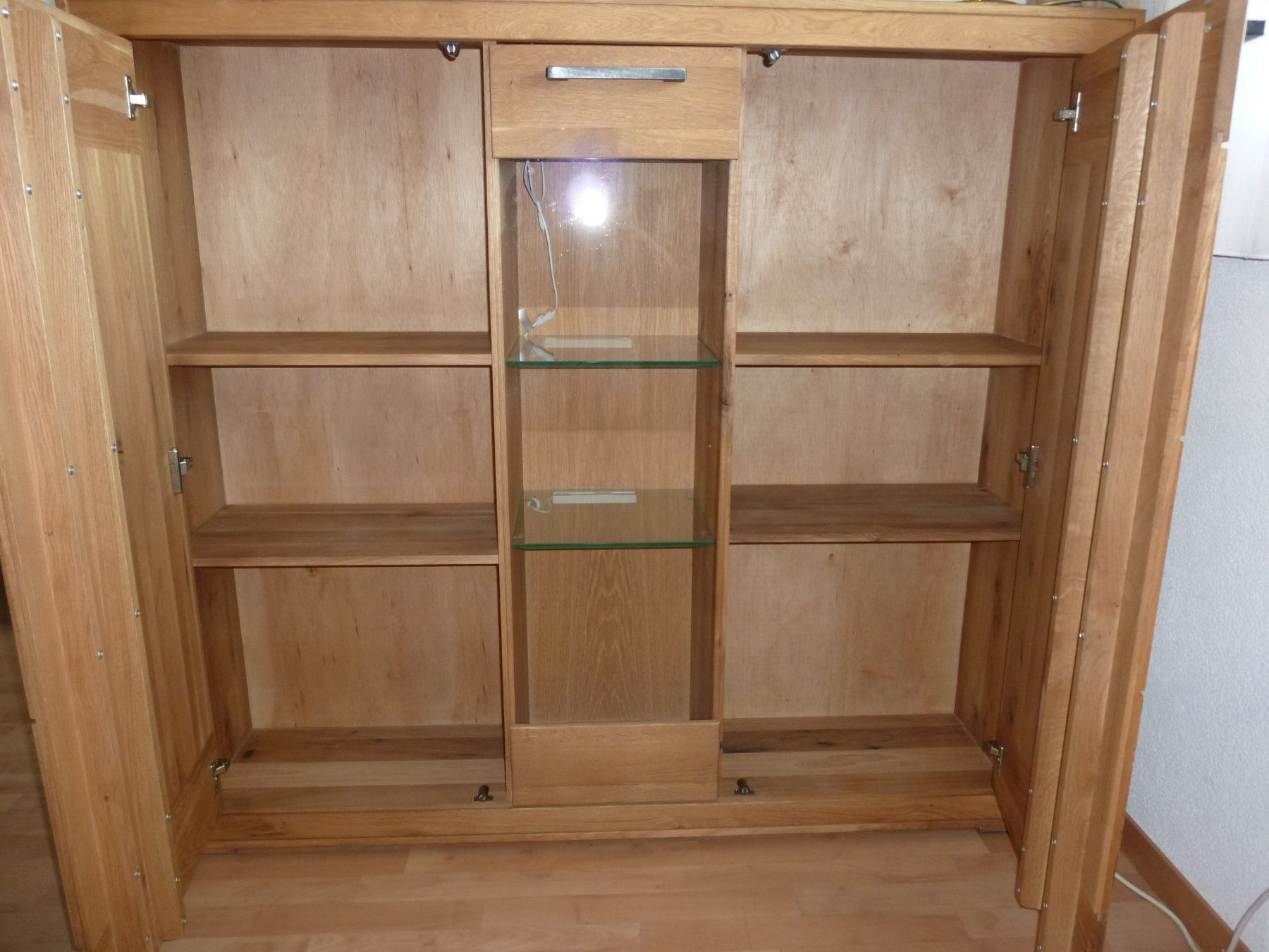 Credenze: Massives Eichenholz Buffet mit Vitrine, Landhausstil – Usato da Waldkirch venduto da ggs_w86s 2