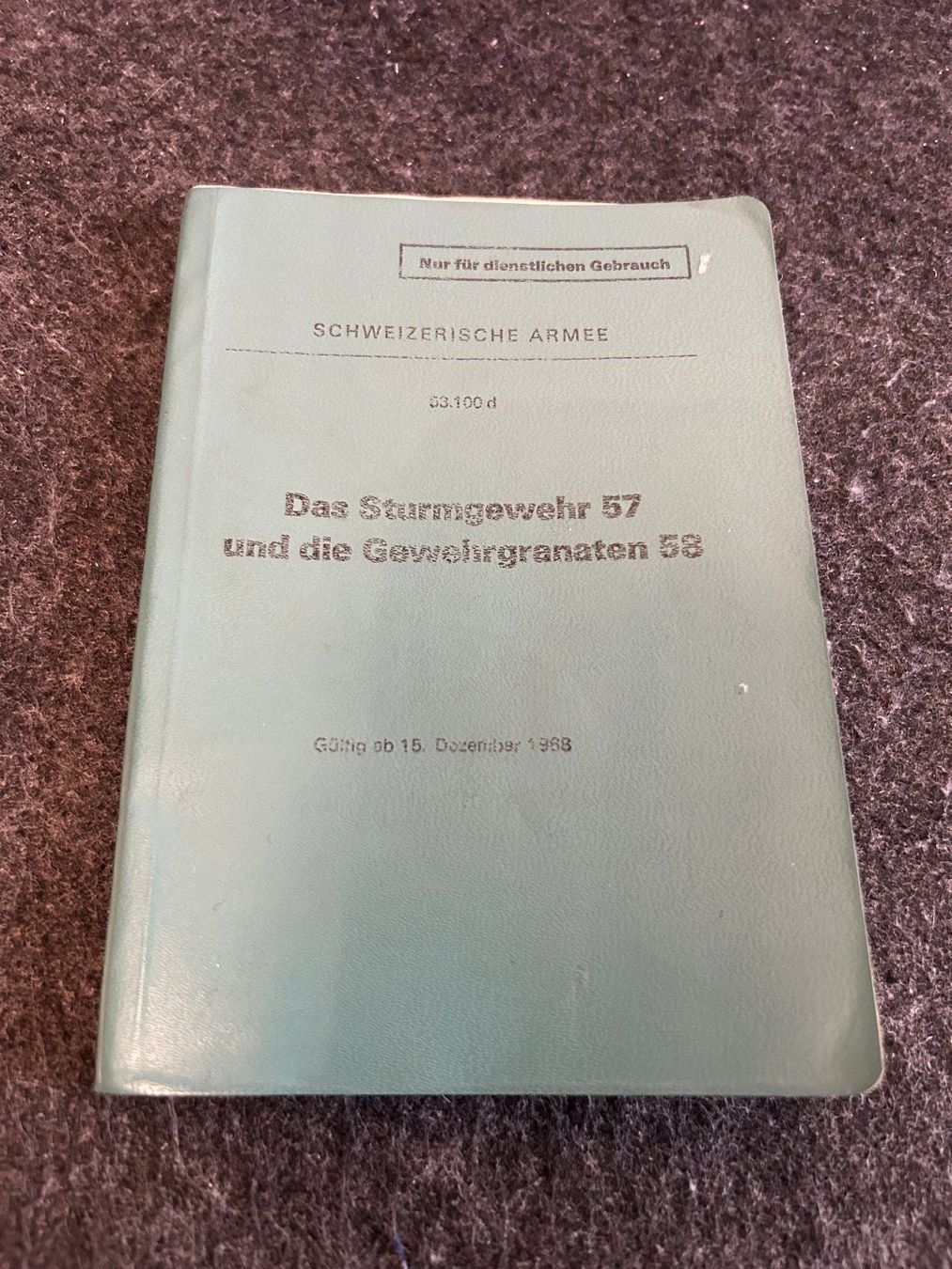 Schweizer Armee Uniformi: Reglement Schweizer Armee Sturmgewehr 57 – Usato da Berikon venduto da DGC-1995