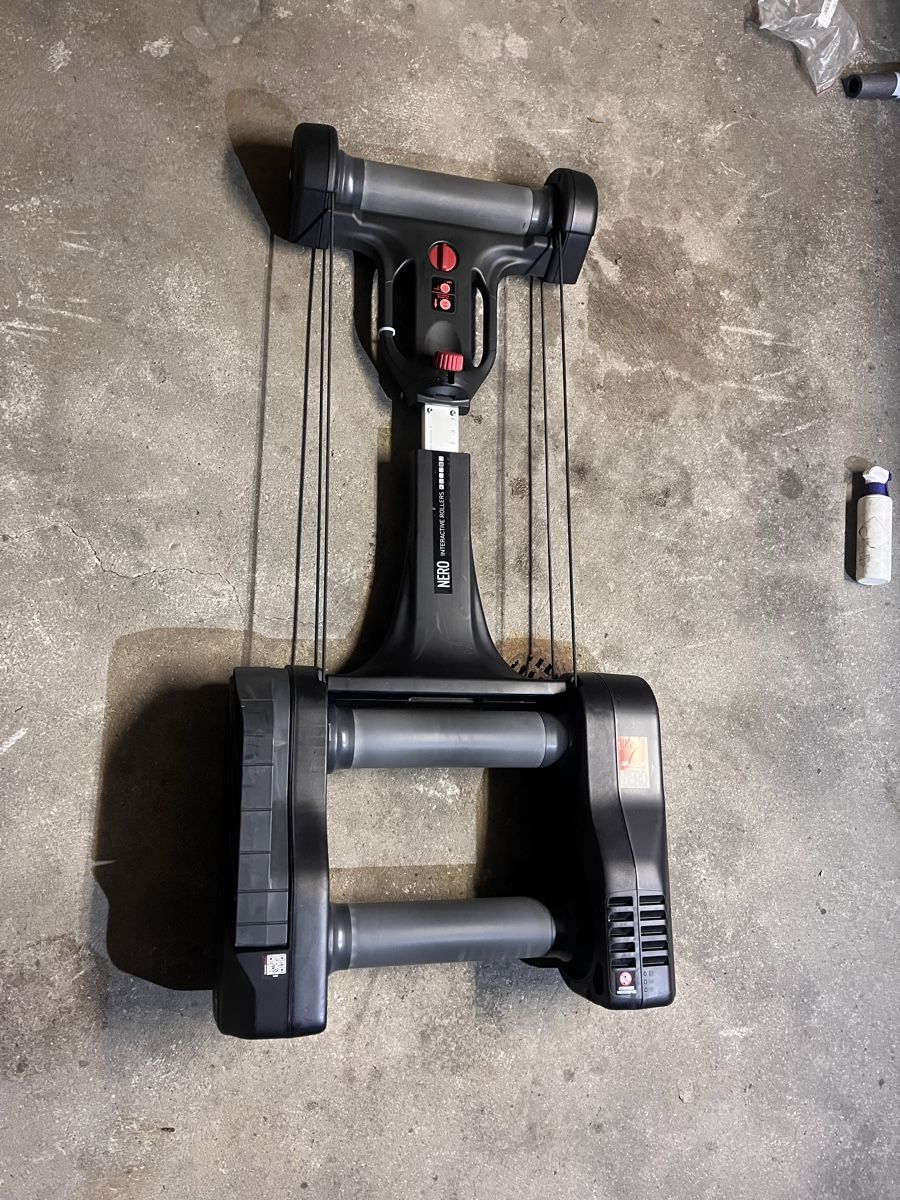 Vélos d'appartement: Elite Nero Interactive Rollers Indoor Trainer – D'occasion à Rhäzüns par razzzzz
