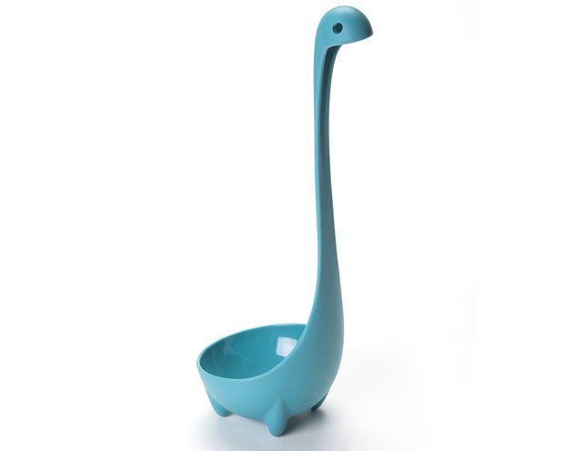 Cucchiai: Nessie Suppenkelle türkis oder violett – Nuovo e nell'imballaggio originale da Schwyz venduto da mucholoco