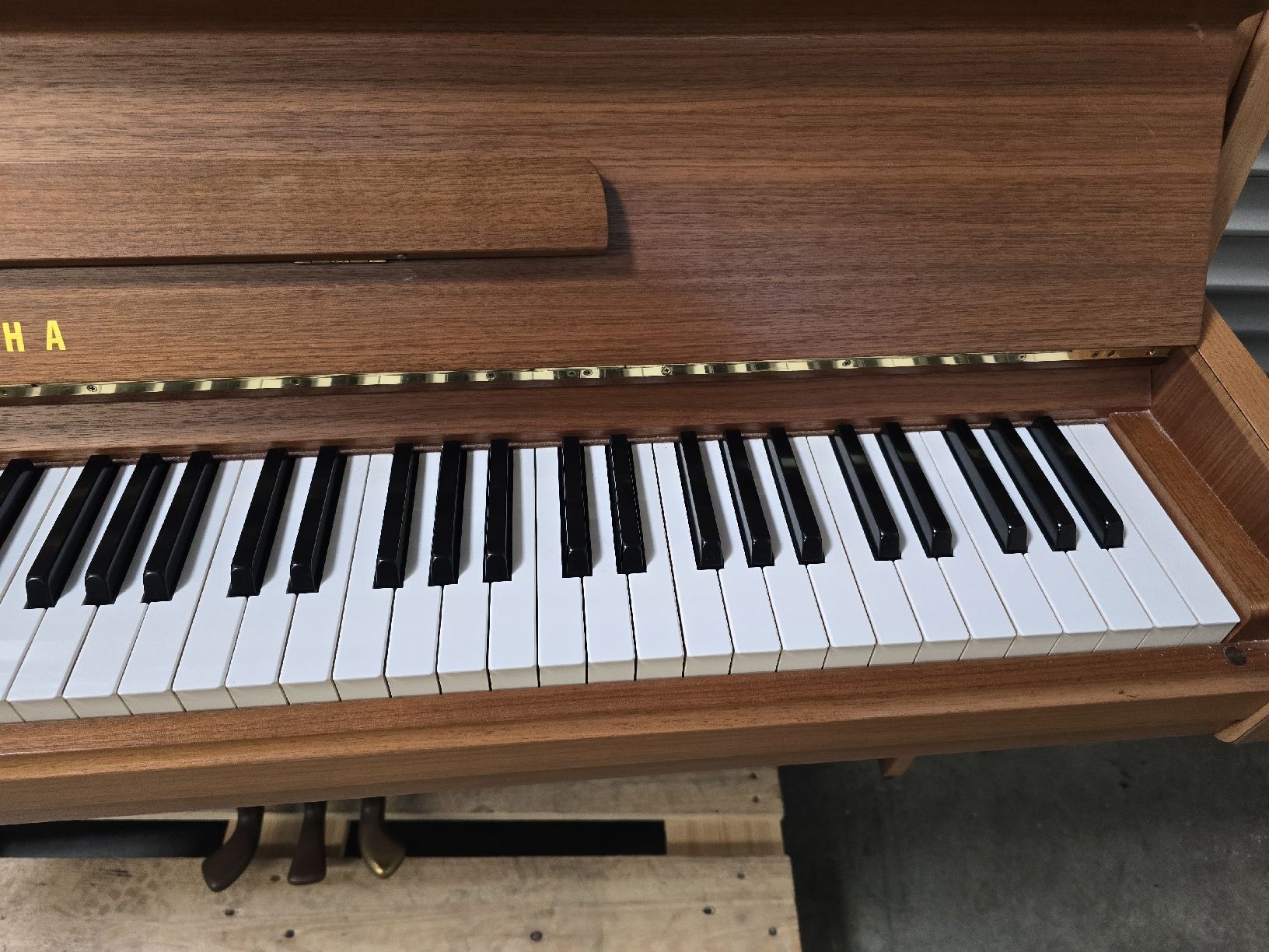 Yamaha Strumenti musicali: Klavier Yamaha C2764644 mit Hocker – Usato da Basel venduto da Esso123 2