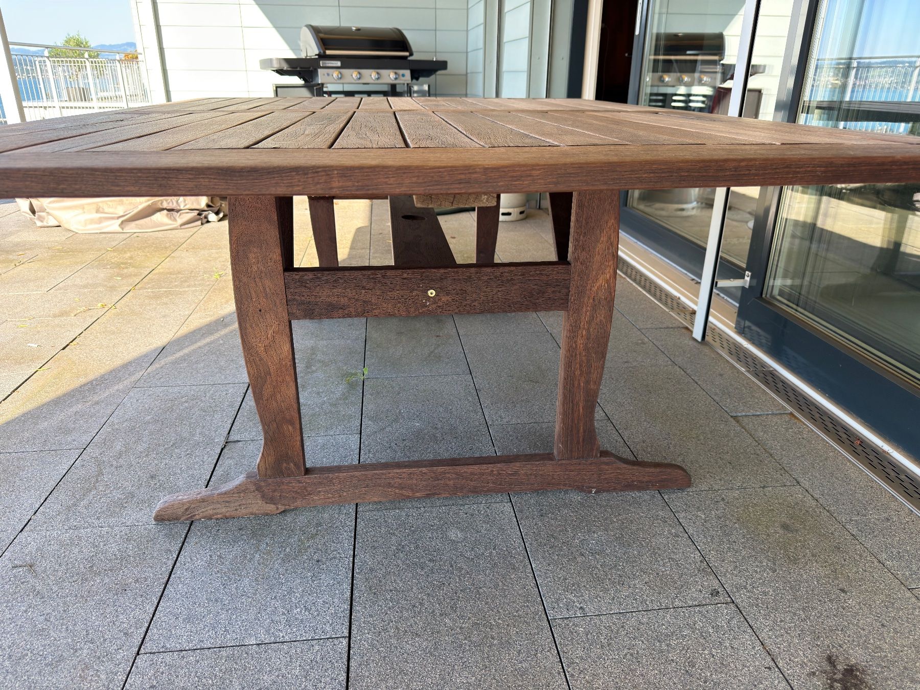 Tables: Grosser Gartentisch zu verschenken – D'occasion à Richterswil par ski_7ffp 7
