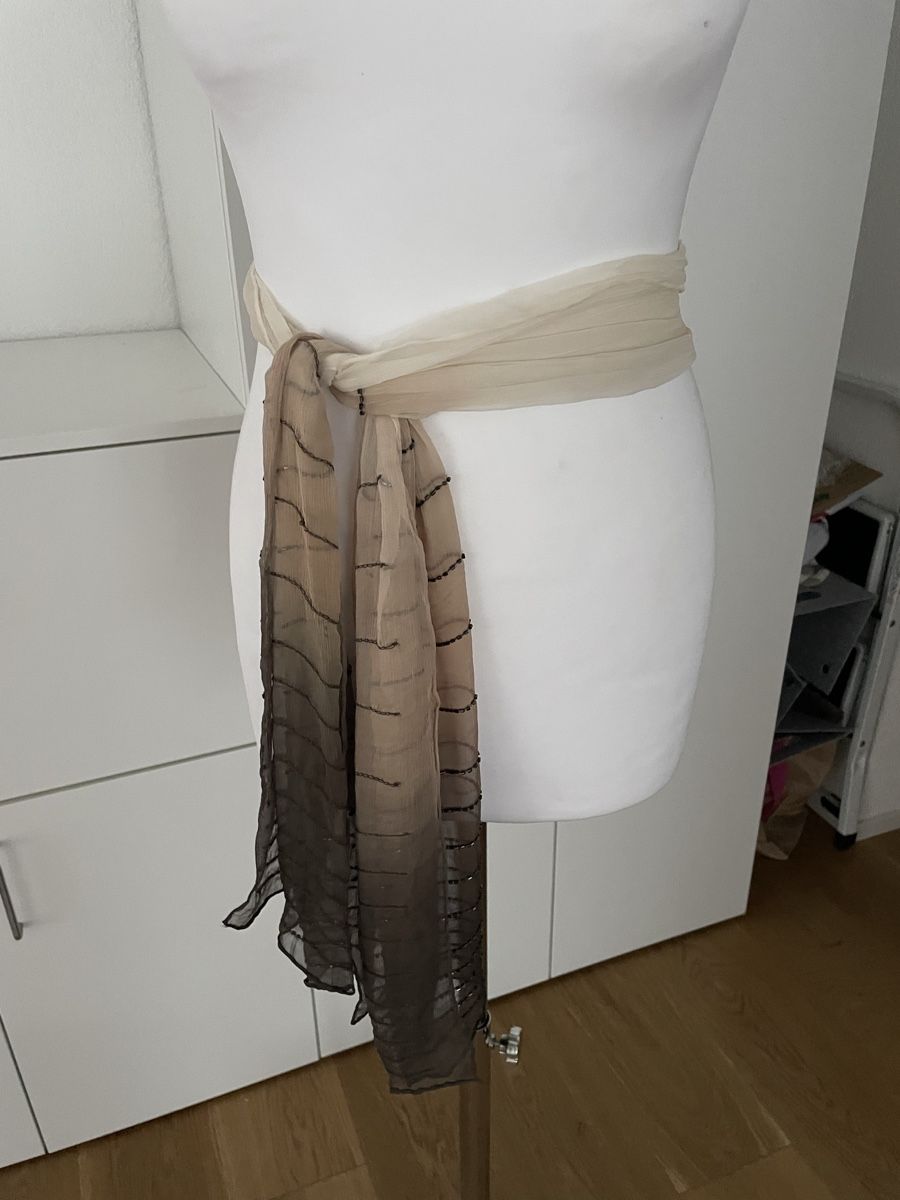 Foulard & Sciarpe: Edle  Schal, Seide mit Perlen. Top Zustand! – Usato da Winterthur venduto da tat_ky5h 2