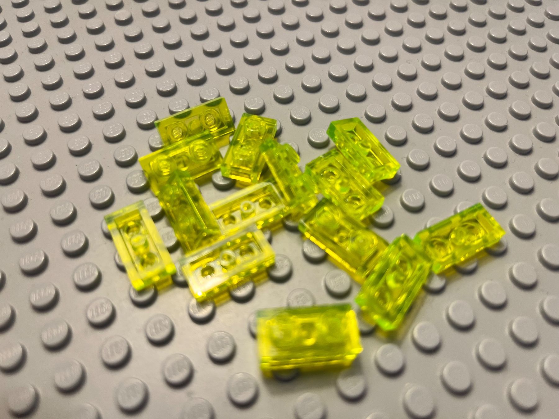 Lego Baukästen: Lego 15x Platten 1x2 (3023)trans.neon – Gebraucht aus Basel von Swi-7621