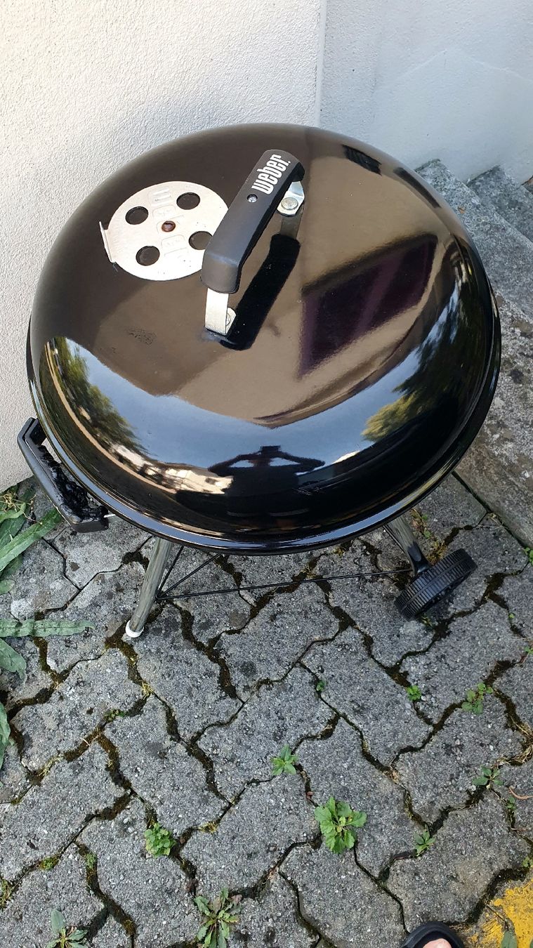 Griglie: BBQ Weber Compact Kettle 57 cm Schwarz – Usato da Adliswil venduto da Dan_gsv6